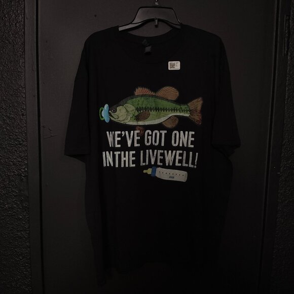 Gildan Bass Fishing Graphic Tee "We've Got One In The Livewell" Black XL NWT - Picture 1 of 3